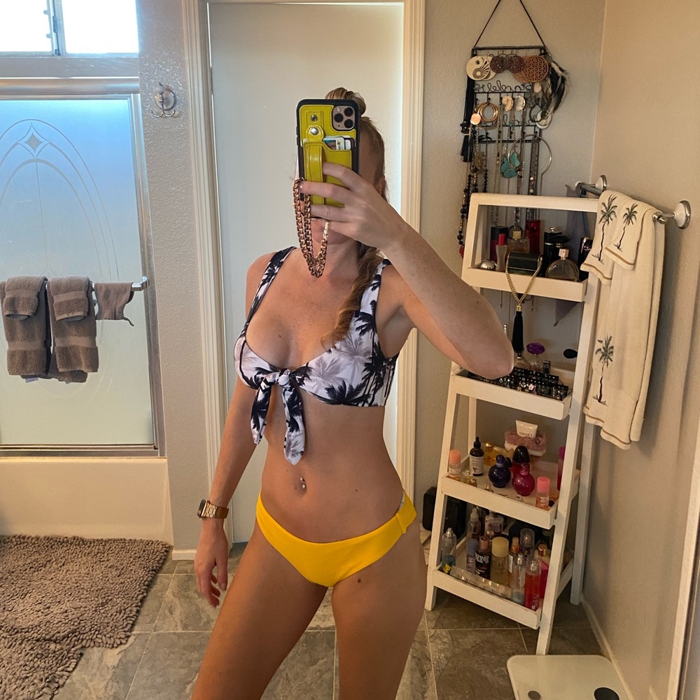 NWOT!‼️ REVERSIBLE BOTTOMS AND TIE FRONT BIKINI